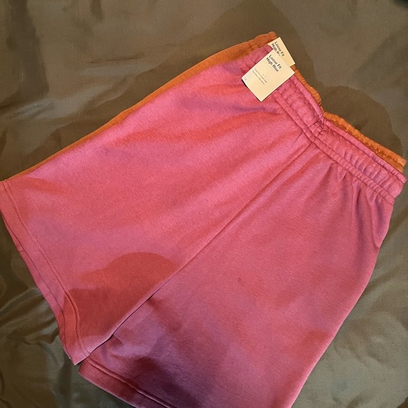 🌺(2) Nike Womens Loose Fit High Rise Shorts - Picture 2 of 4
